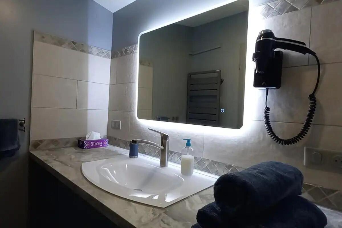 Logement Lumineux, Entierement Renove Avec Jardin Caumont-sur-Durance エクステリア 写真